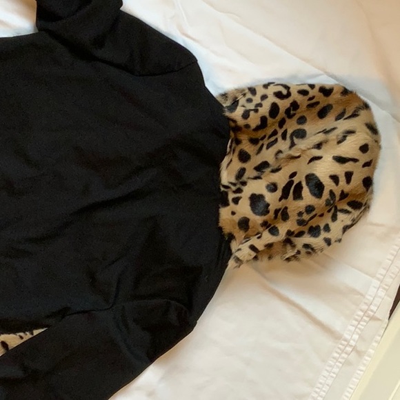 Diane von Furstenberg Mixed Fur sweatshirt. Size 8 - Picture 6 of 6